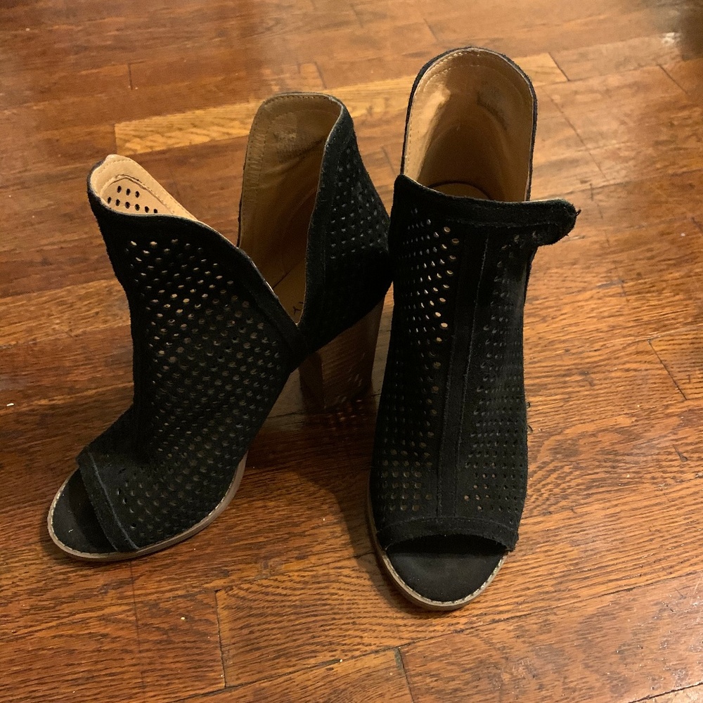 Lucky Brand - Larise  - Peep Toe Black Booties